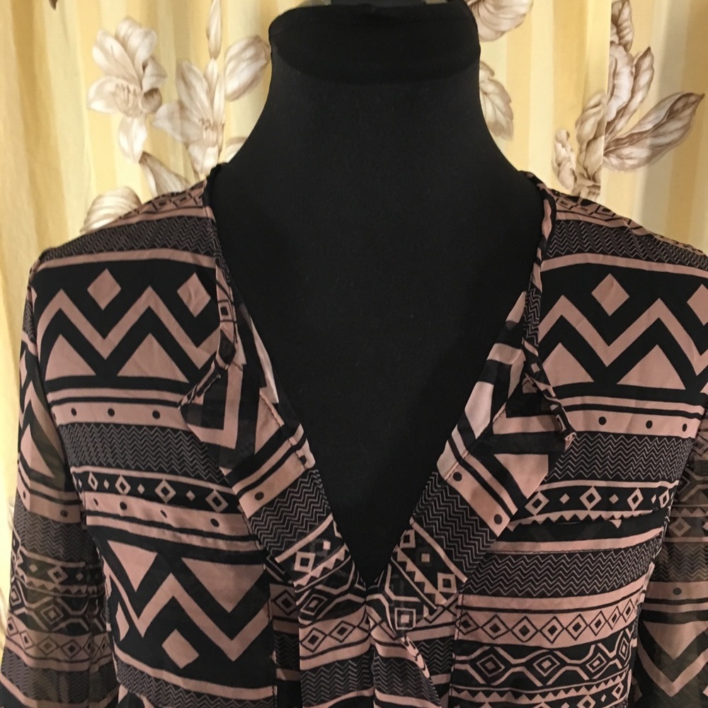 ⬇️Charlotte Russe Graphic Tan and Black Blouse